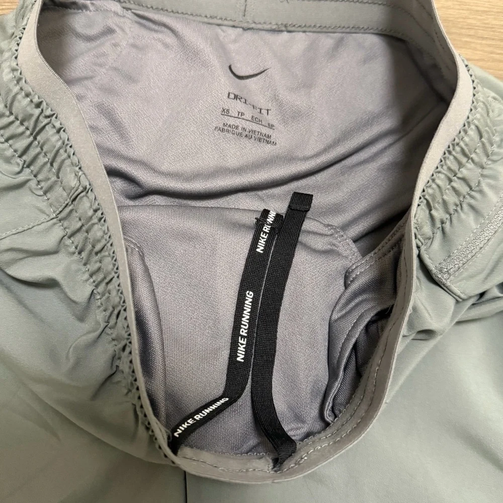 Nike Women's Nike Tempo Luxe Shorts 5